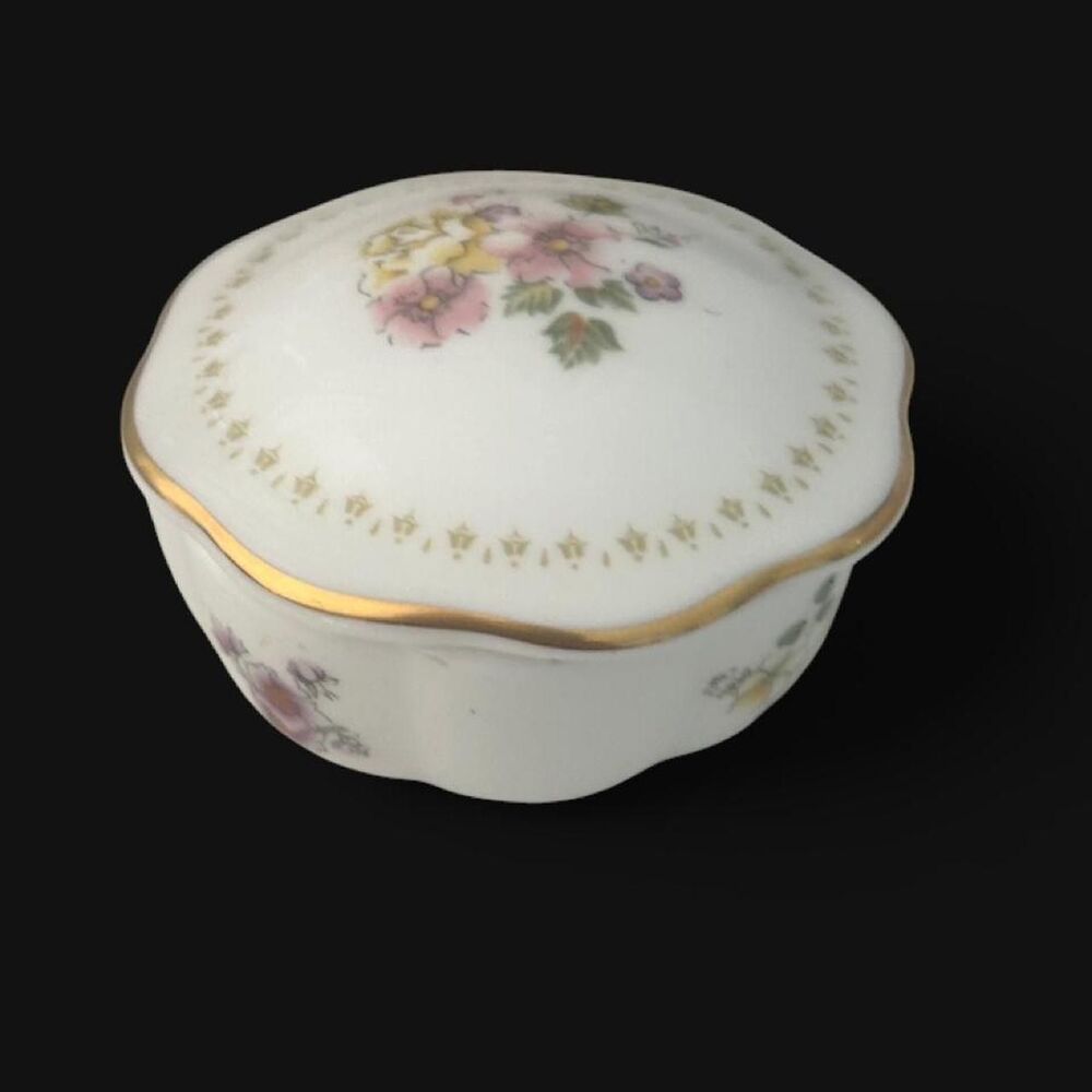 Vintage Wedgewood Scalloped Coquette Trinket Box